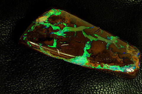 Beautiful Koroit Opal 33.05cts 36.3mm×15.92mm×6.34mm