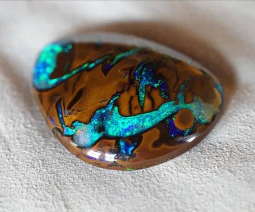 スーパーレア　トップジェムコレクターズピース　コロイト産オパール　”LIGHTNING RIVER" 43.45 cts
