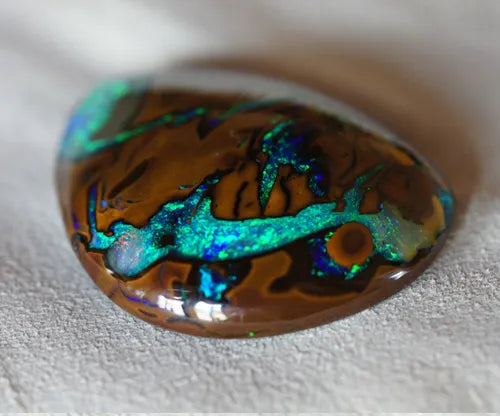 スーパーレア　トップジェムコレクターズピース　コロイト産オパール　”LIGHTNING RIVER" 43.45 cts